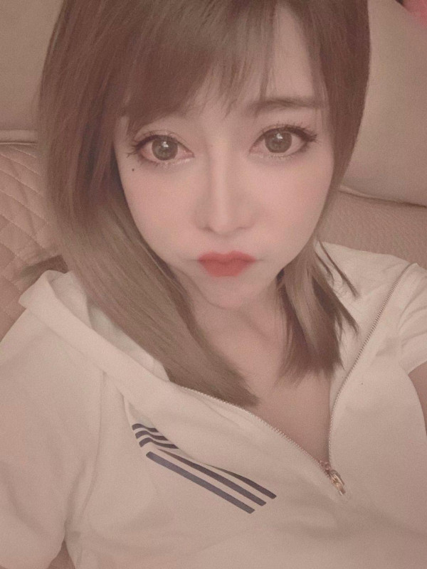 小贝 喜欢嫩妹的朋友可以上